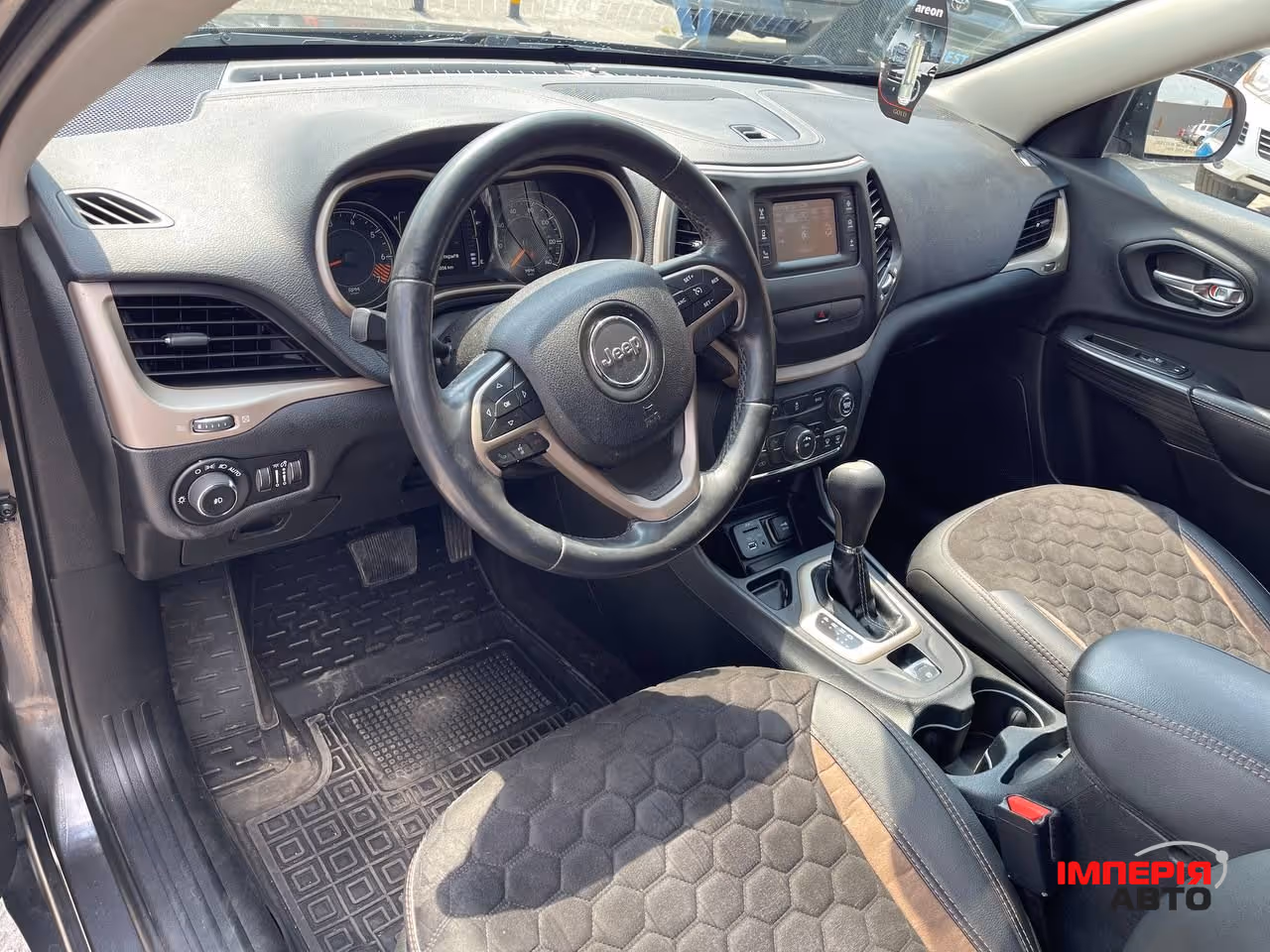 Jeep Cherokee - фото 7