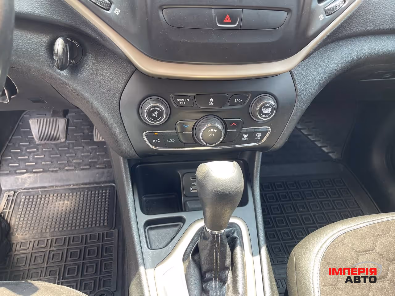 Jeep Cherokee - фото 13