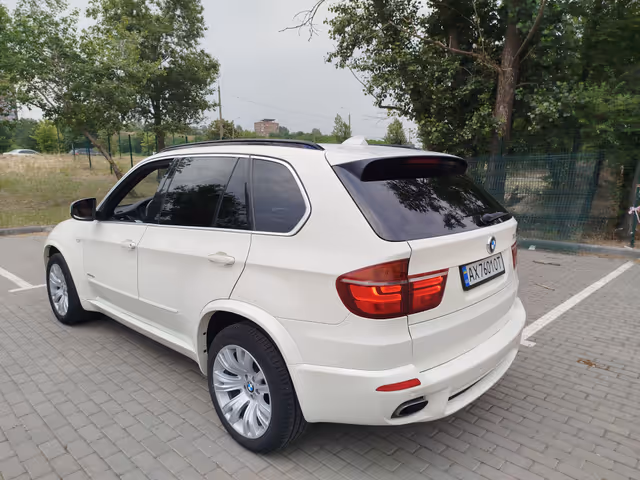 BMW X5 - фото 1