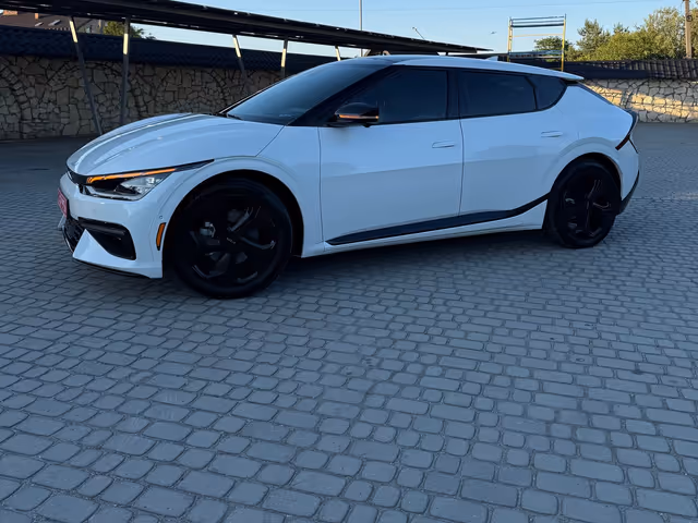 Kia EV6 - фото 2