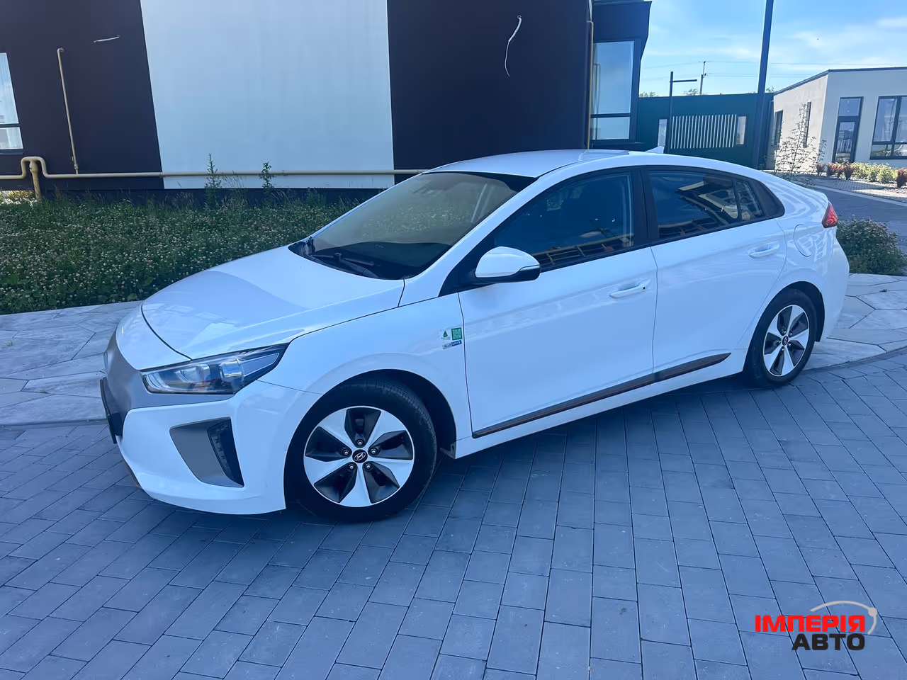 Hyundai IONIQ - фото 1