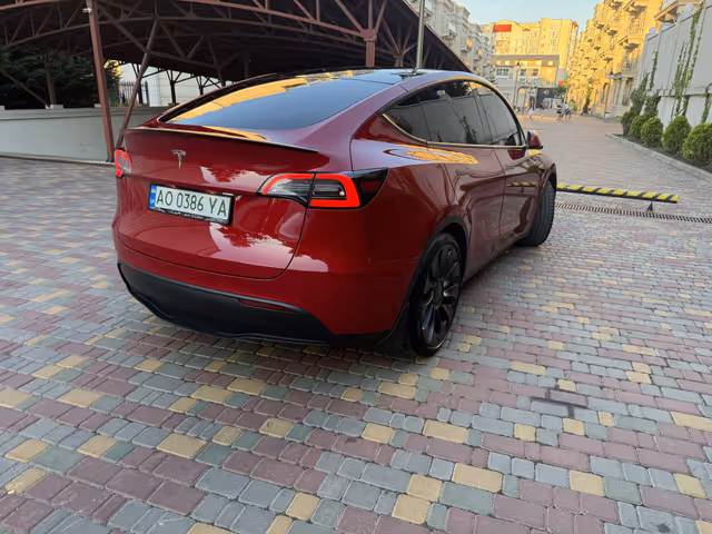 Tesla Model Y - фото 4