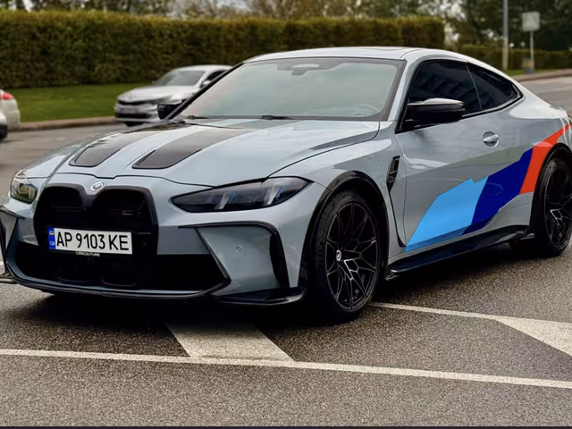 BMW M4 - фото 1