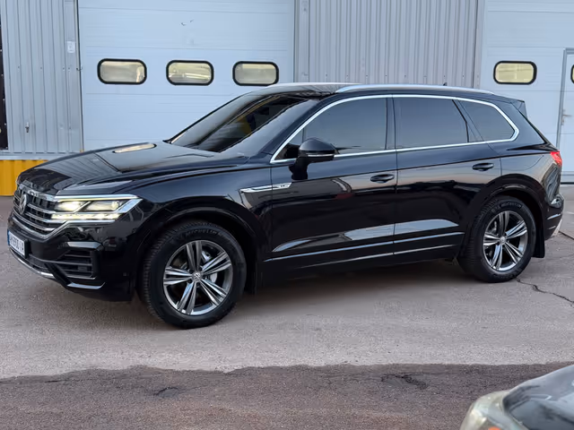 Volkswagen Touareg - фото 4