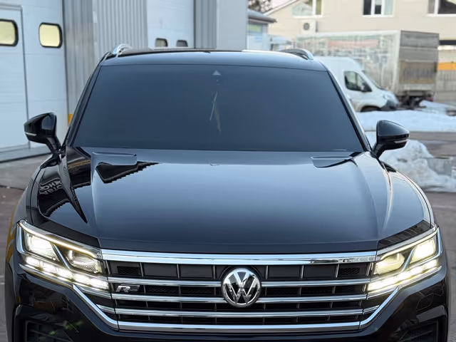 Volkswagen Touareg - фото 1