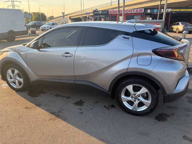 Toyota C-HR - фото 2