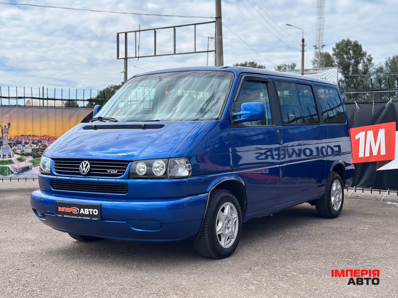 Volkswagen Multivan - фото 1