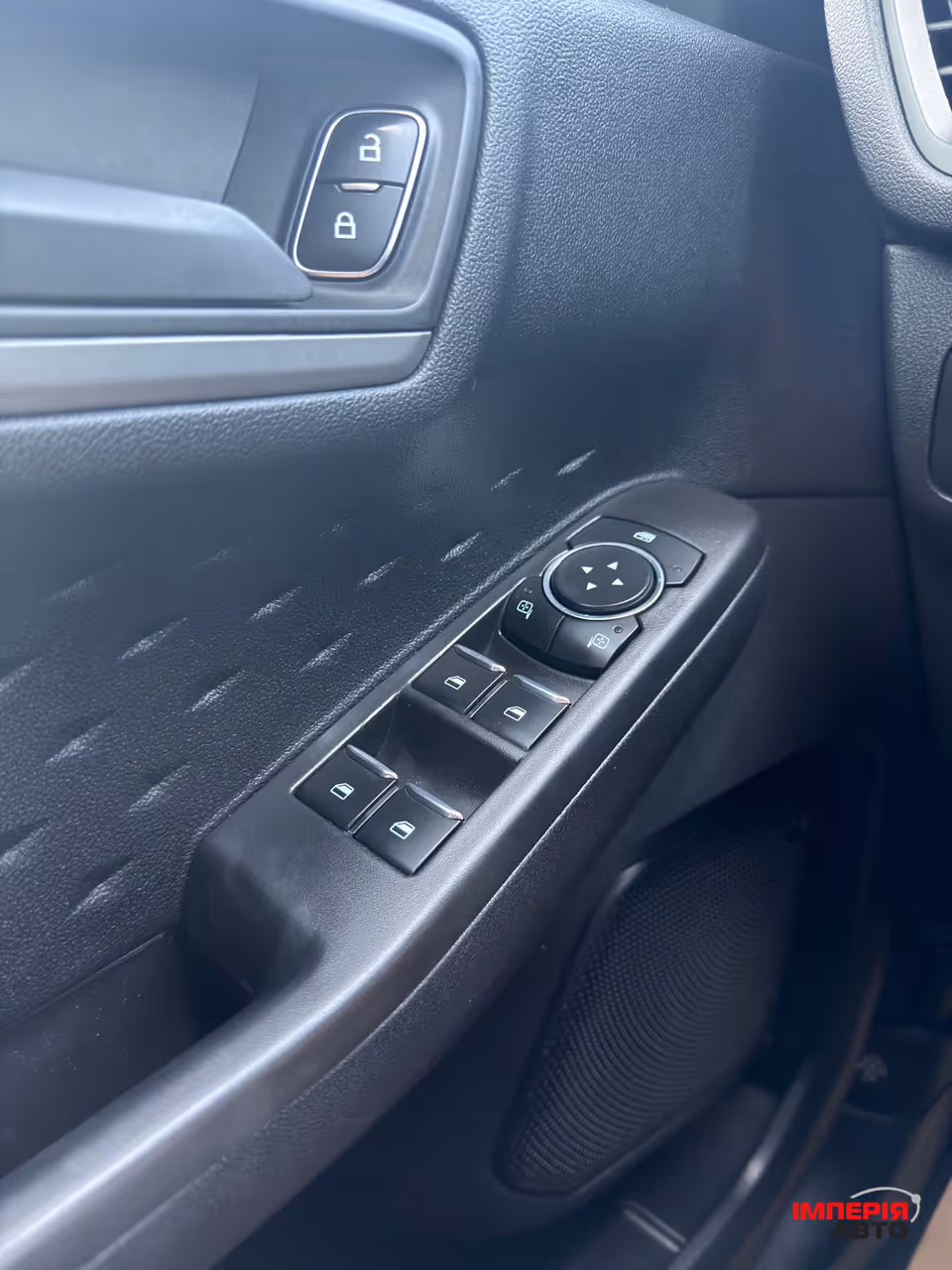 Ford Escape - фото 14