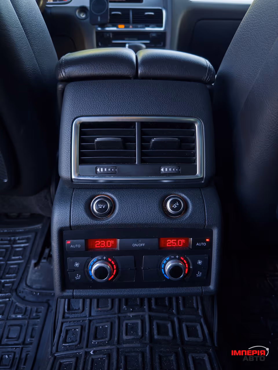 Audi Q7 - фото 13
