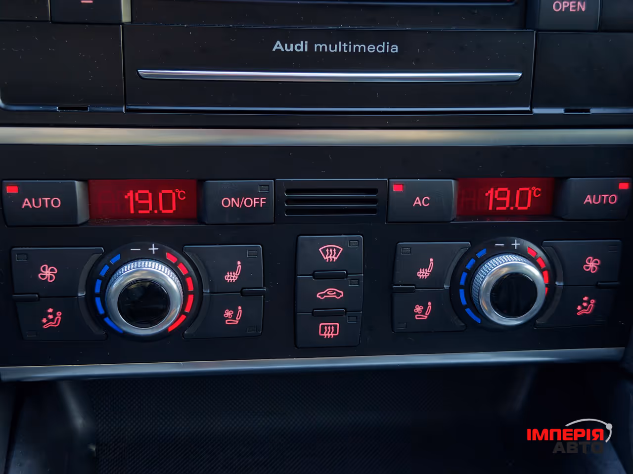 Audi Q7 - фото 8
