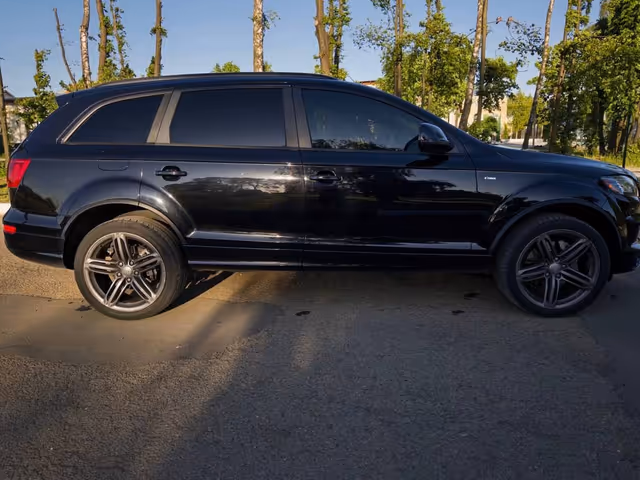 Audi Q7 - фото 3