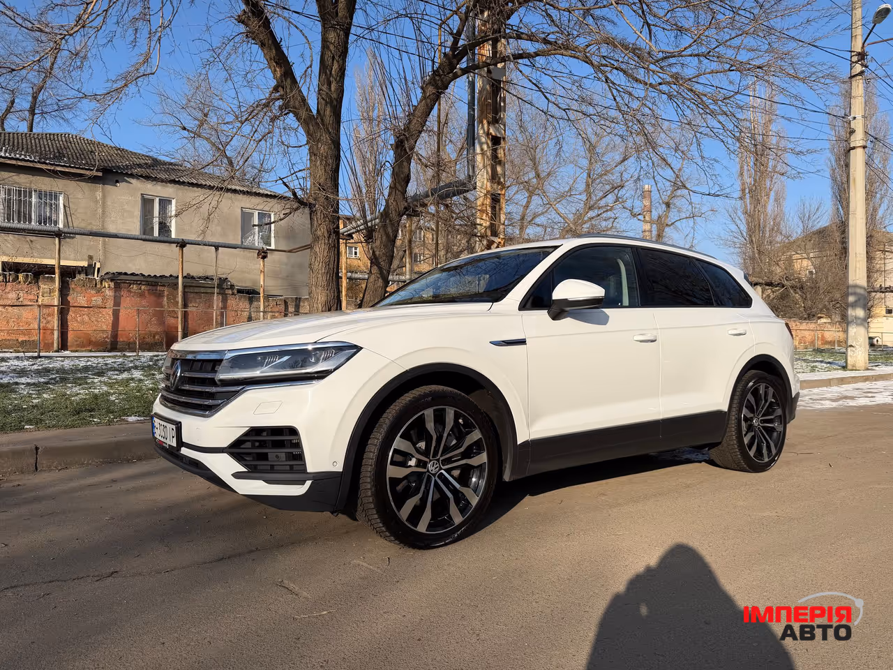 Volkswagen Touareg - фото 1