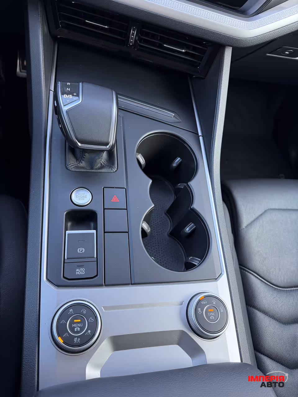 Volkswagen Touareg - фото 5