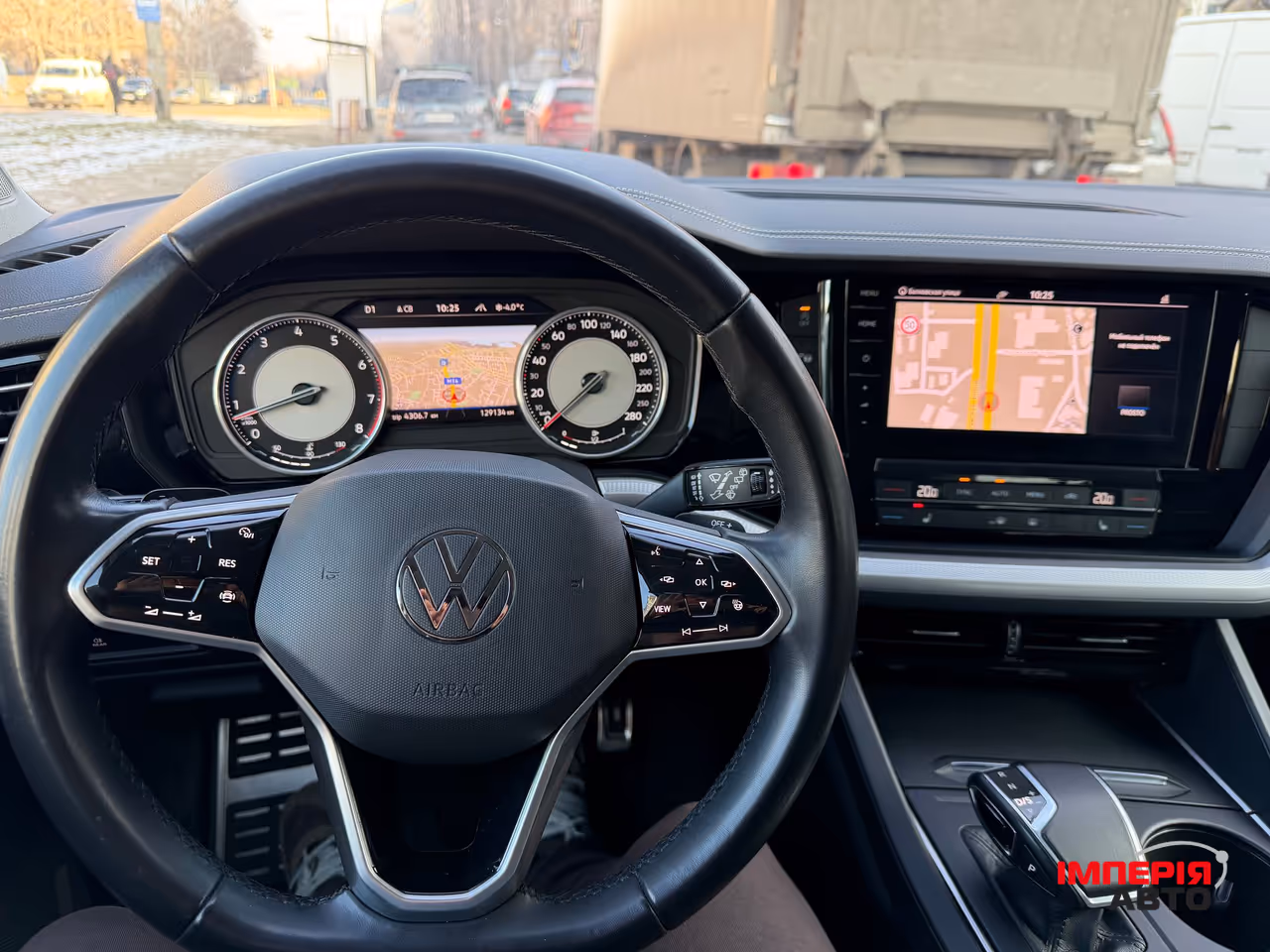Volkswagen Touareg - фото 4