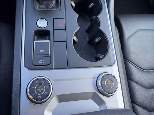 Volkswagen Touareg - фото 5