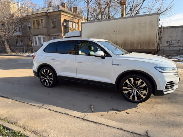 Volkswagen Touareg - фото 3