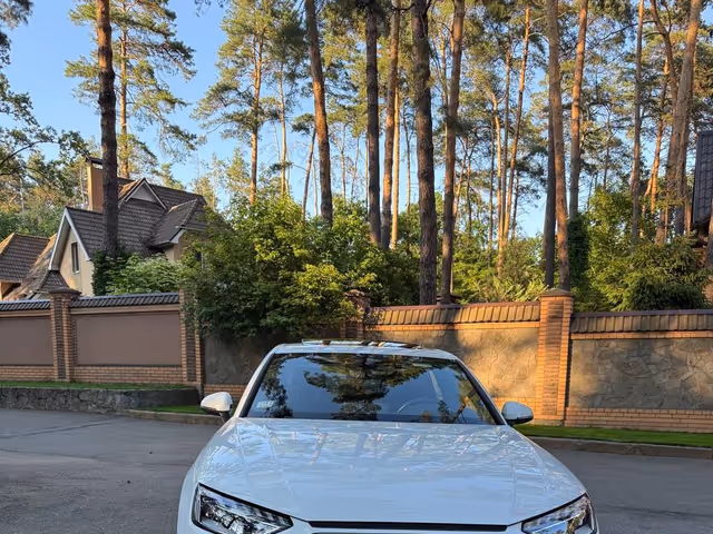 Audi A4 - фото 2