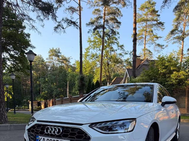 Audi A4 - фото 1