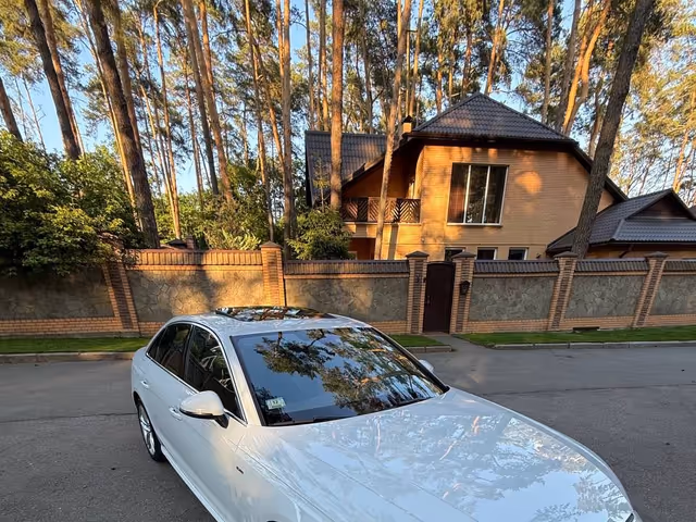 Audi A4 - фото 3