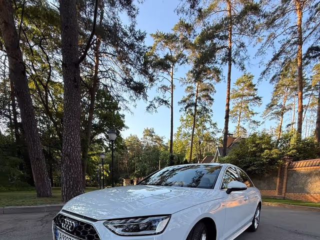 Audi A4 - фото 4