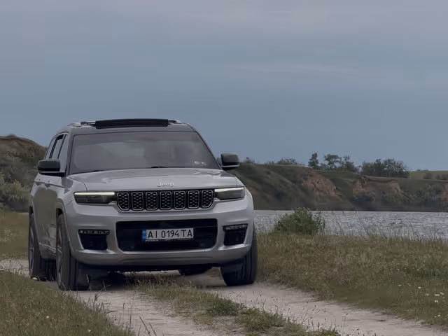 Jeep Grand Cherokee - фото 3