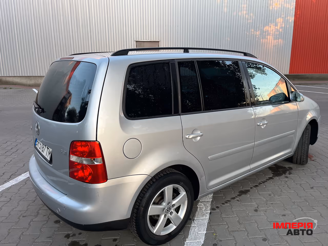 Volkswagen Touran - фото 6