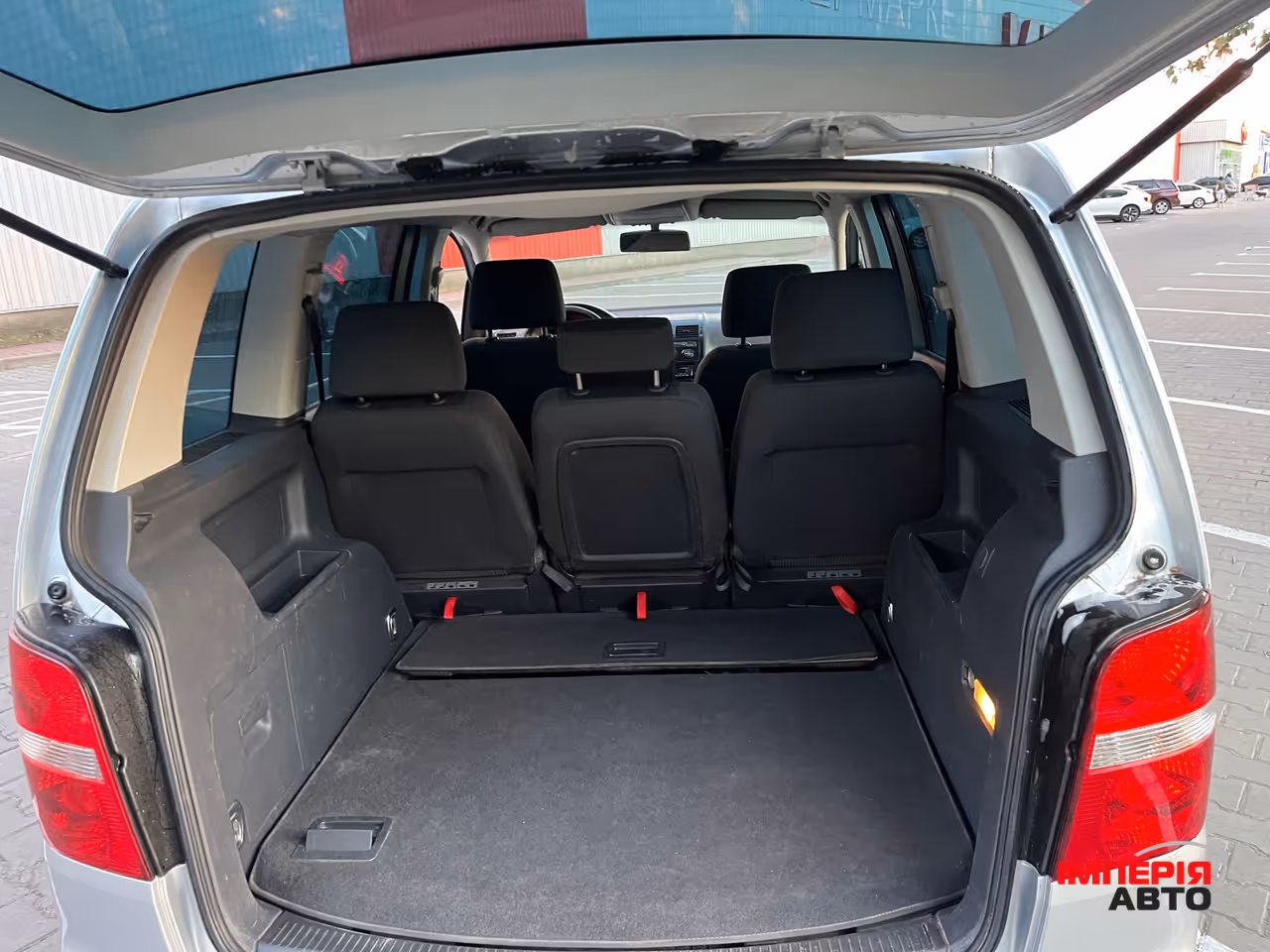 Volkswagen Touran - фото 11
