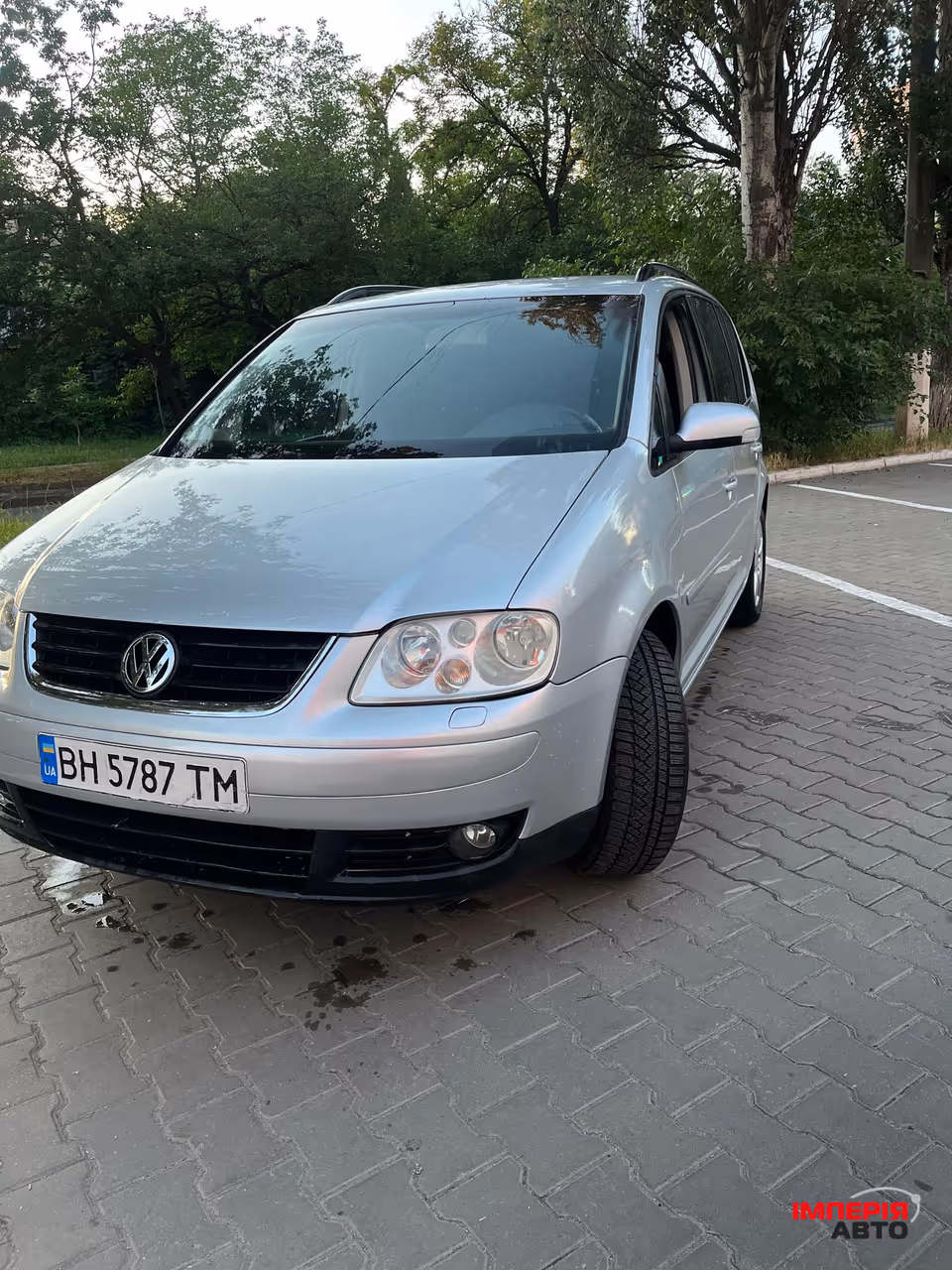 Volkswagen Touran - фото 1