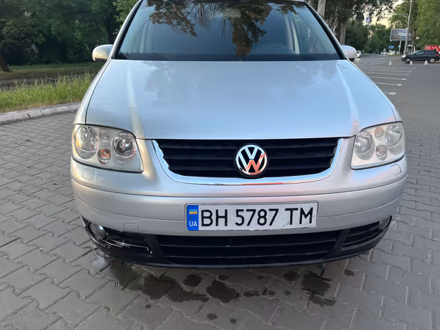 Volkswagen Touran - фото 4
