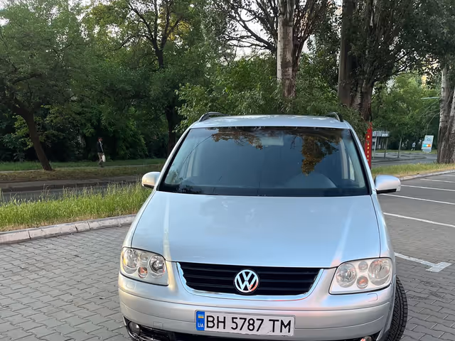 Volkswagen Touran - фото 2