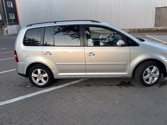 Volkswagen Touran - фото 5