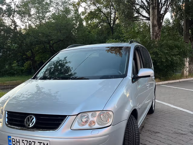 Volkswagen Touran - фото 1
