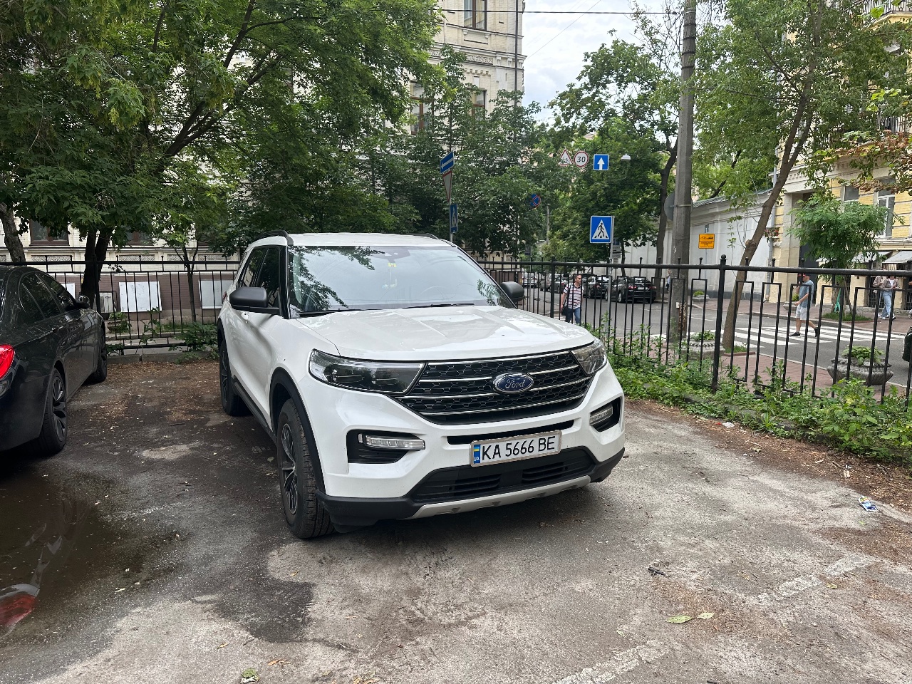 Ford Explorer - фото 1