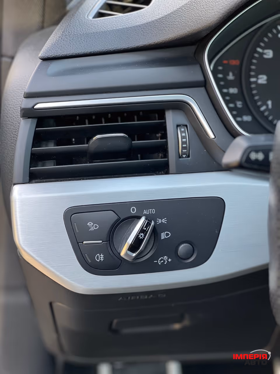 Audi A4 - фото 9