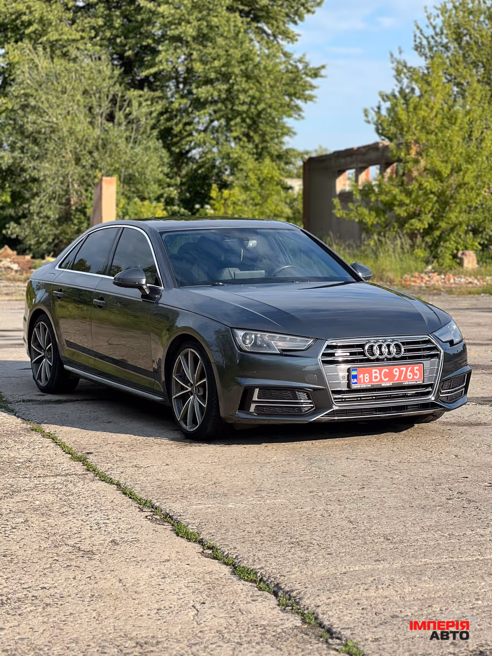 Audi A4 - фото 1
