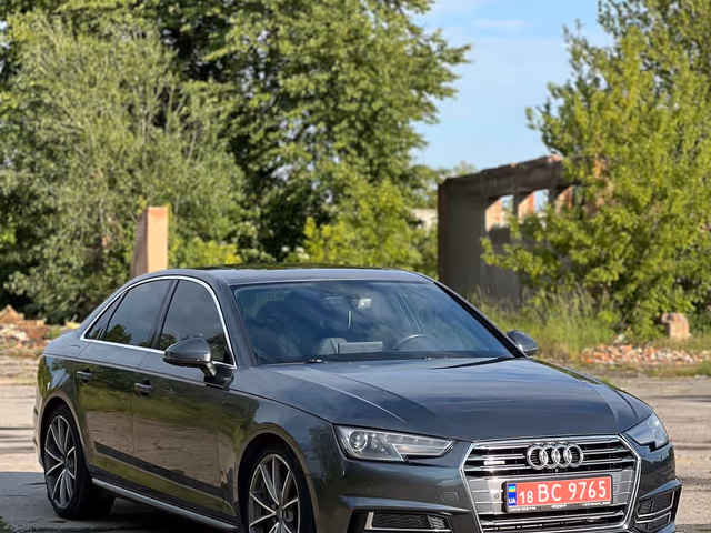 Audi A4 - фото 1