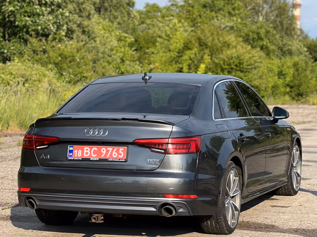 Audi A4 - фото 3