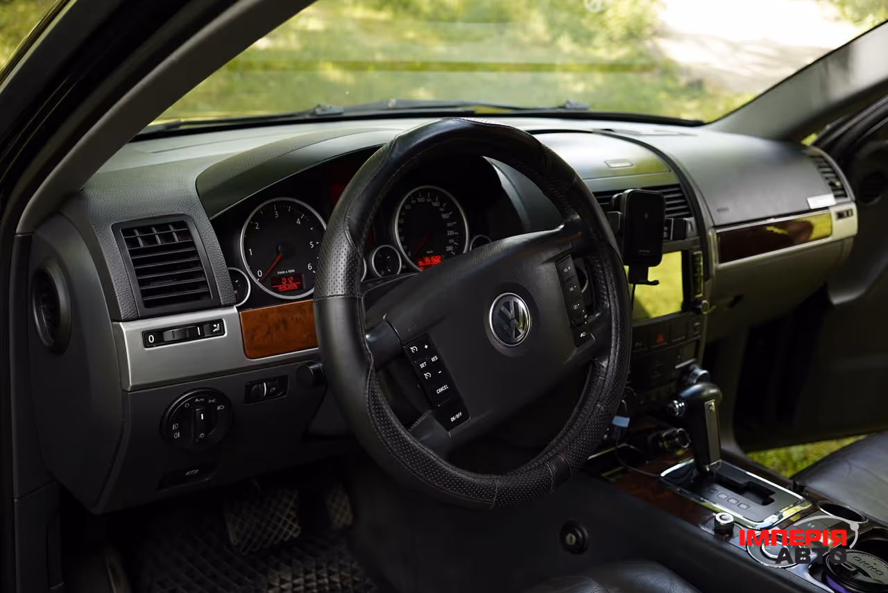 Volkswagen Touareg - фото 14