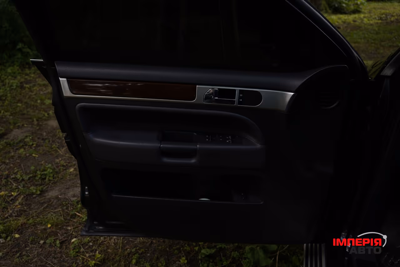 Volkswagen Touareg - фото 8