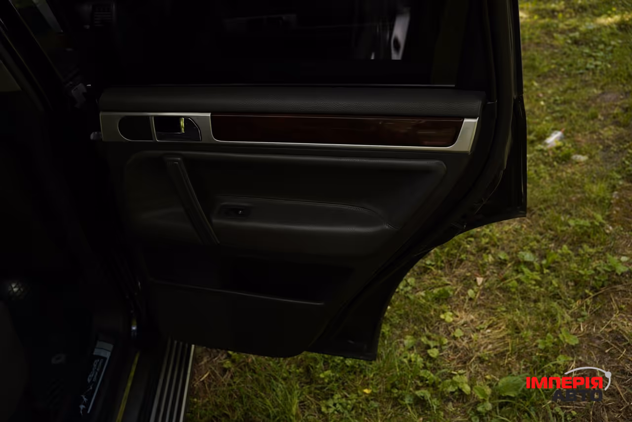 Volkswagen Touareg - фото 11