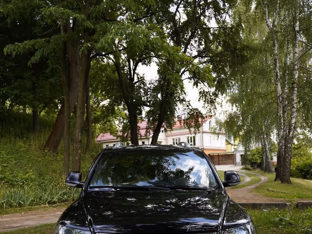 Volkswagen Touareg - фото 1