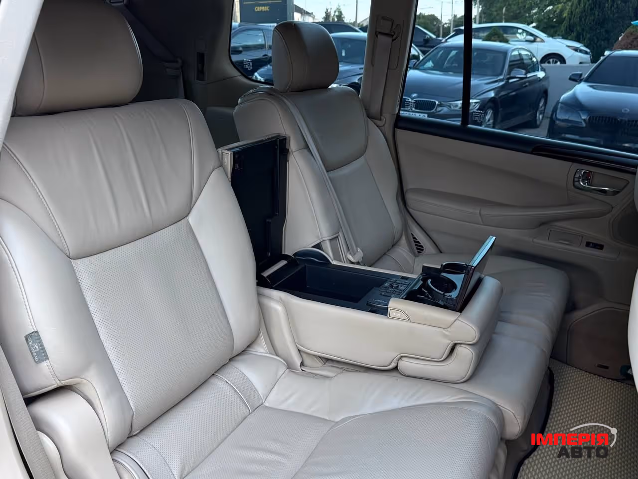 Lexus LX - фото 9