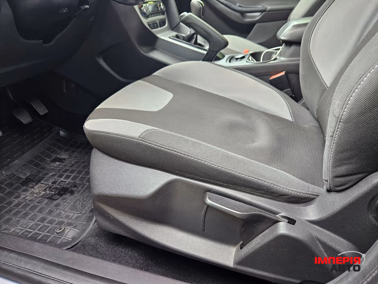 Ford Focus - фото 8