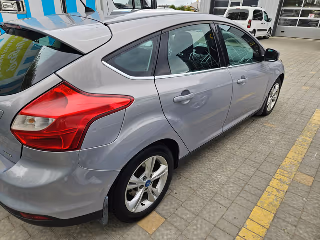 Ford Focus - фото 5