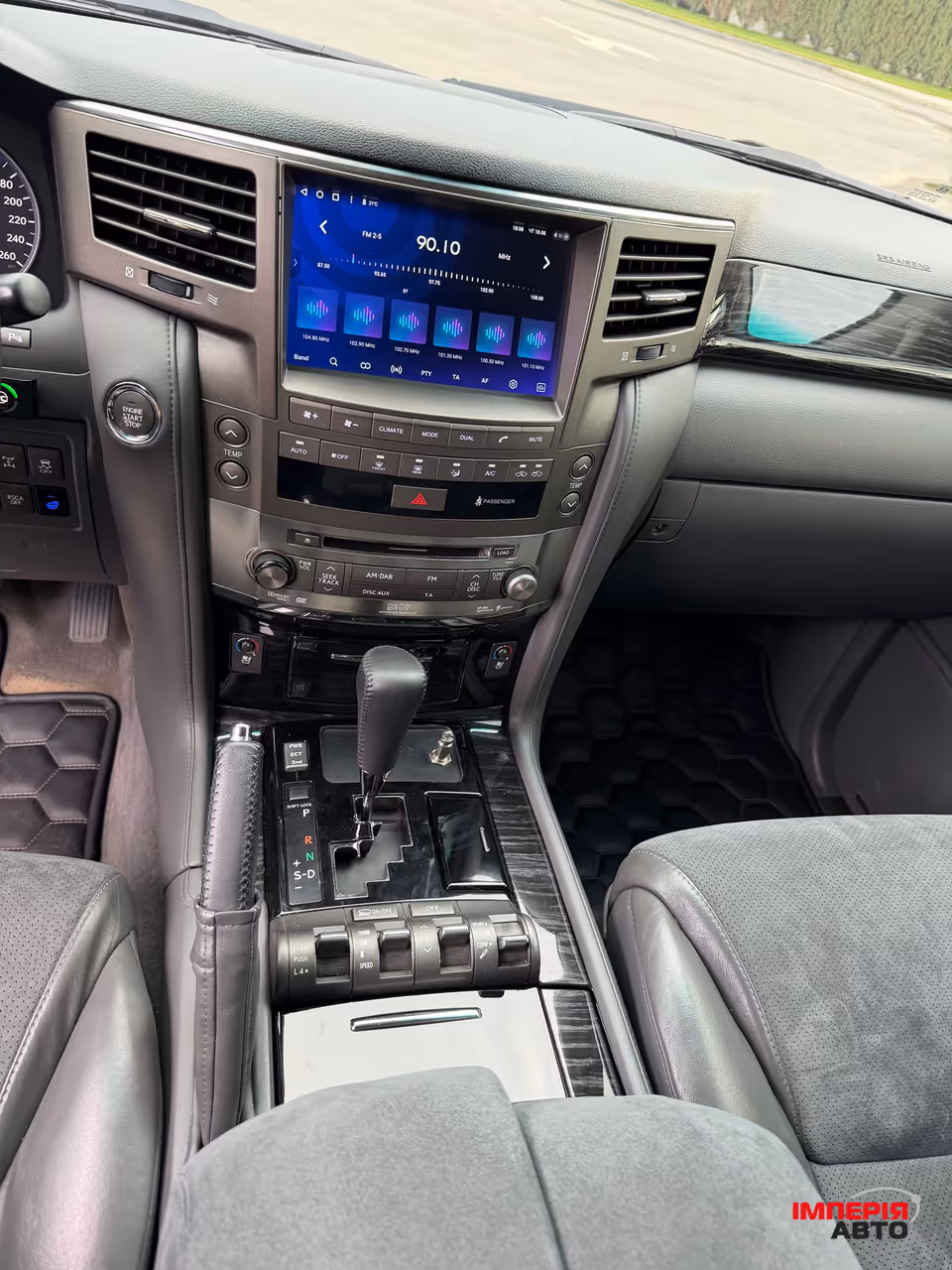 Lexus LX - фото 11