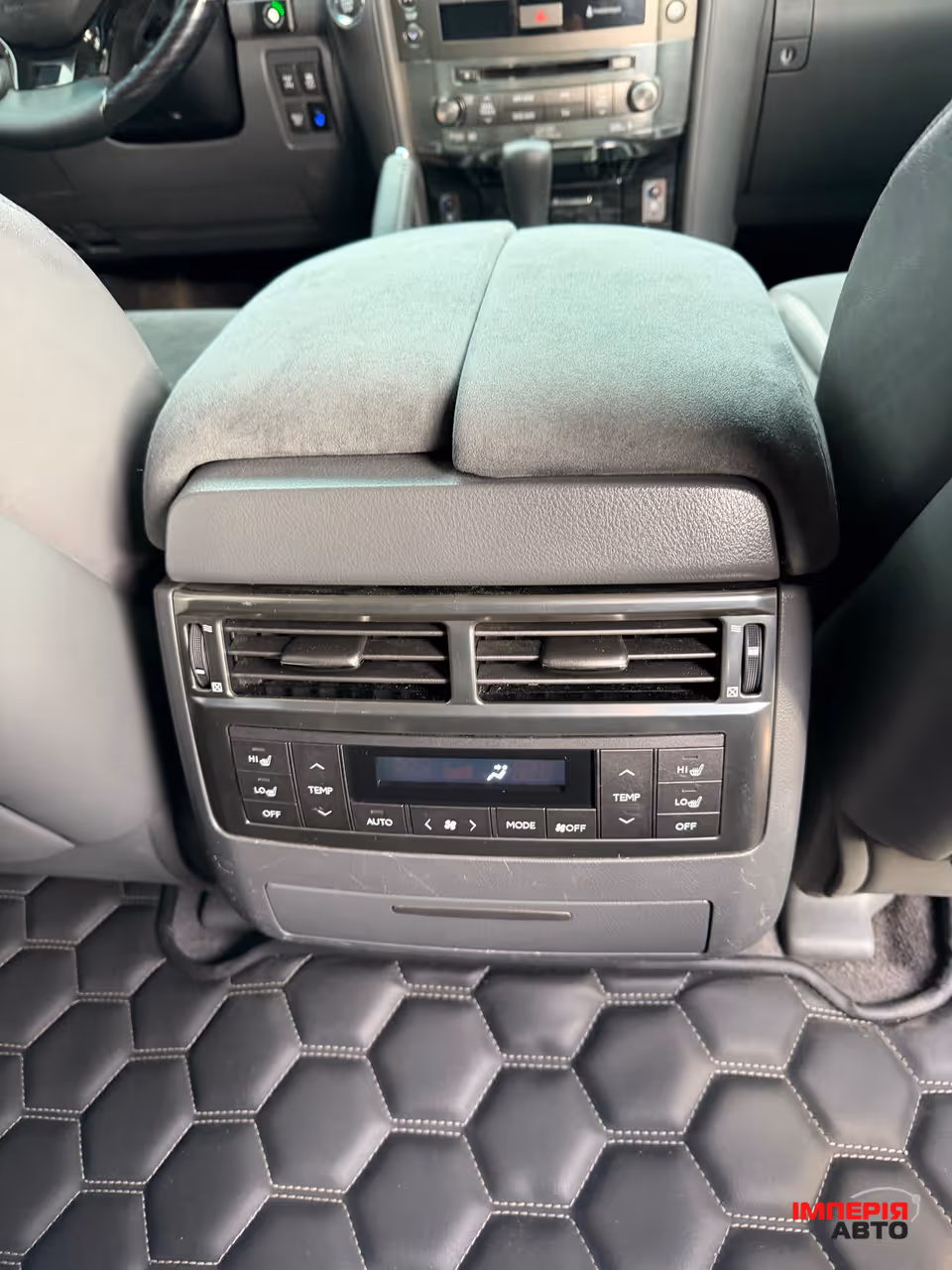Lexus LX - фото 15