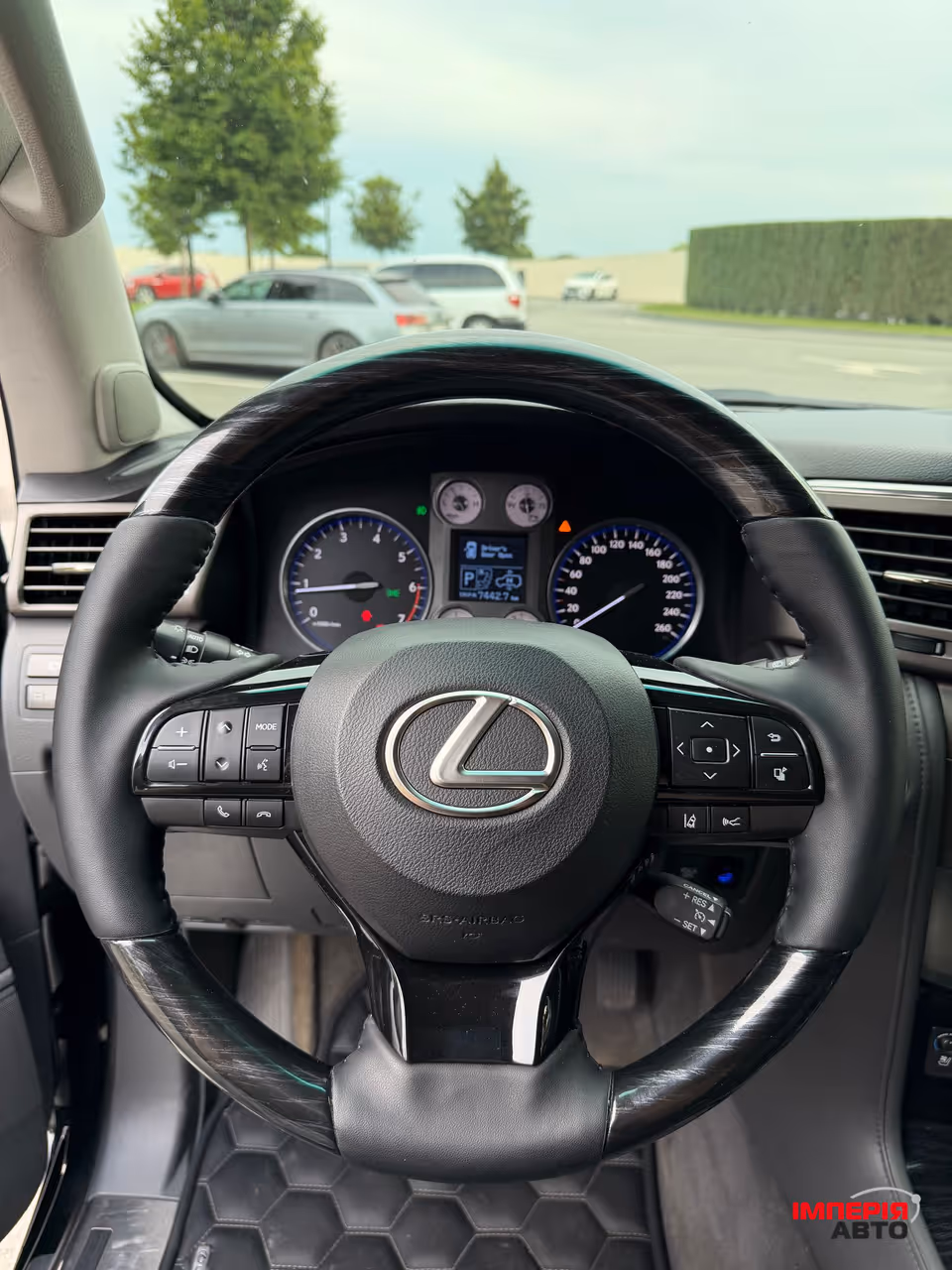 Lexus LX - фото 10