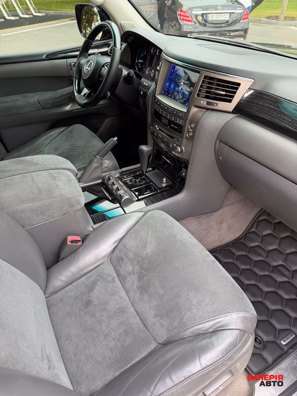 Lexus LX - фото 12