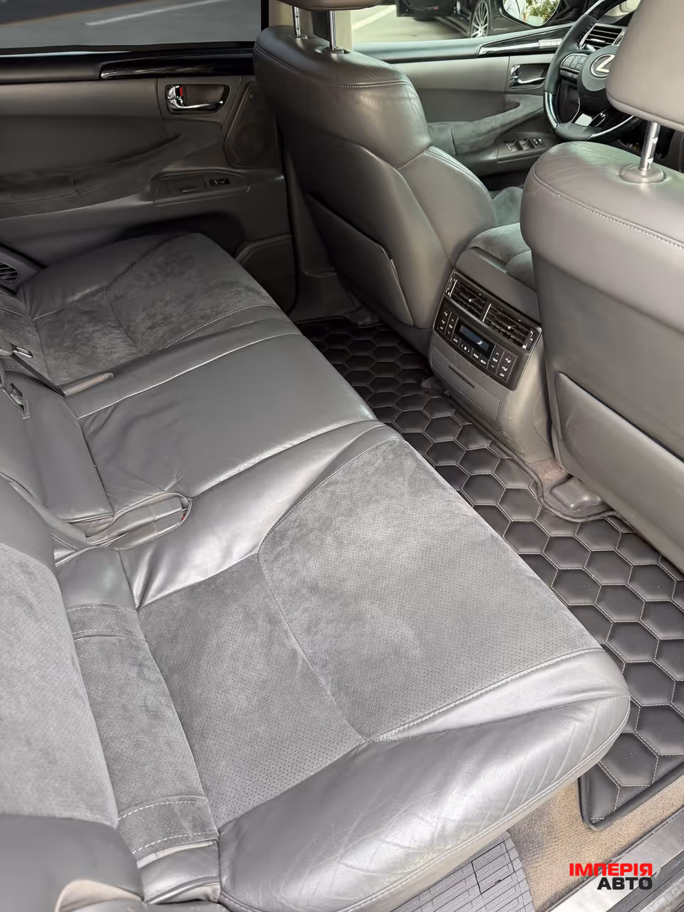 Lexus LX - фото 14
