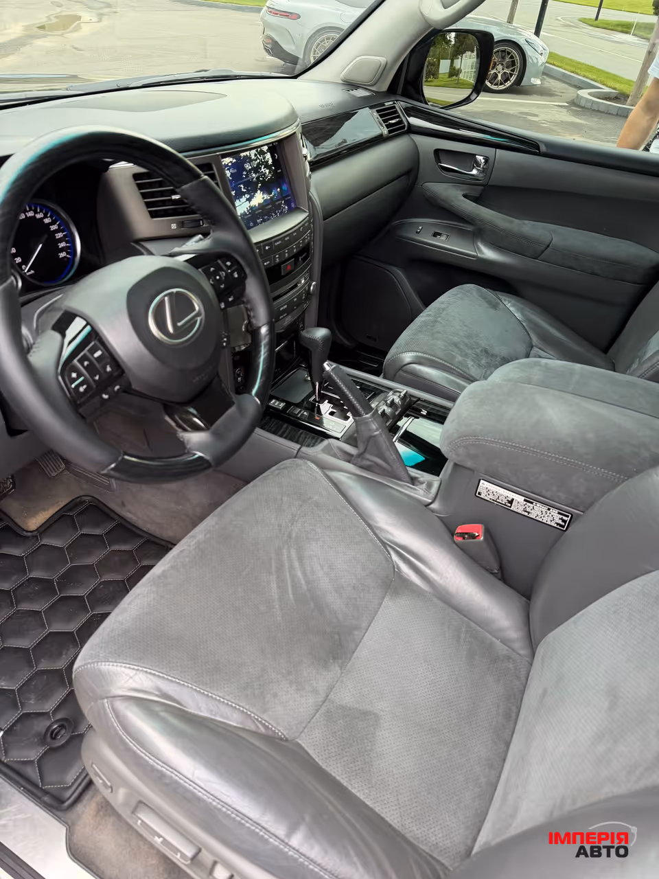Lexus LX - фото 7